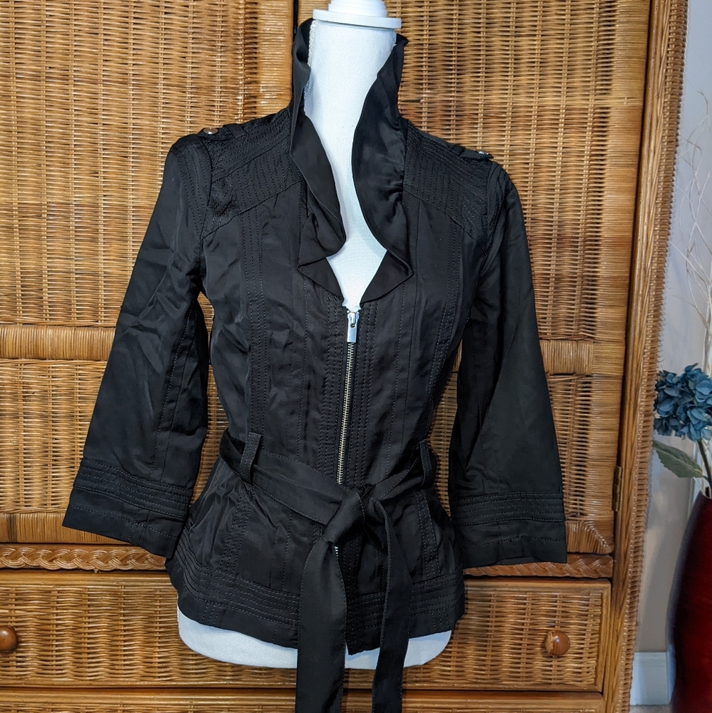 White House Black Market Full Zip V-neck Belt SIZE4